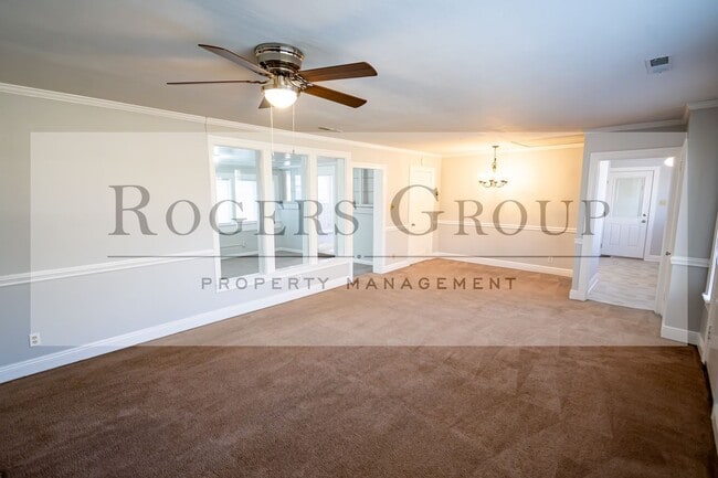 Foto del edificio - 305 White Oak Dr