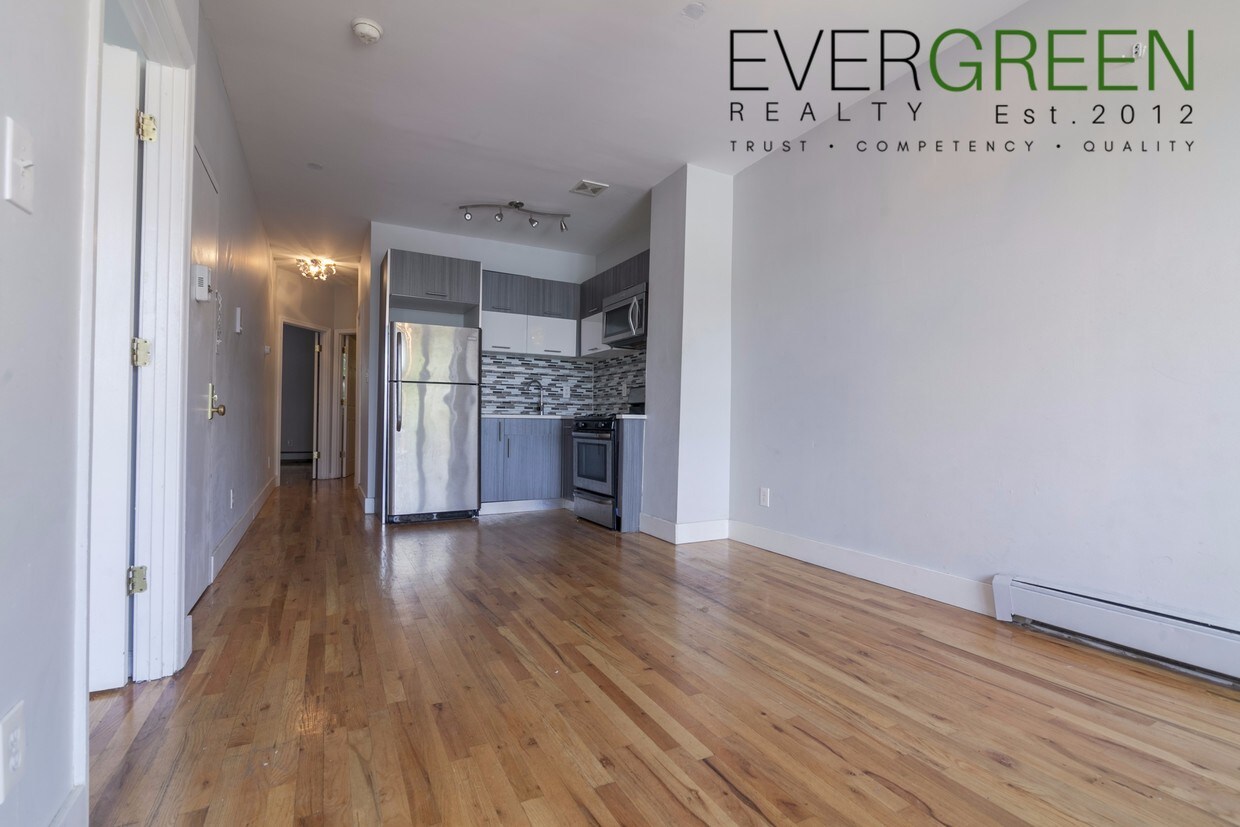 Primary Photo - 802 Evergreen Ave