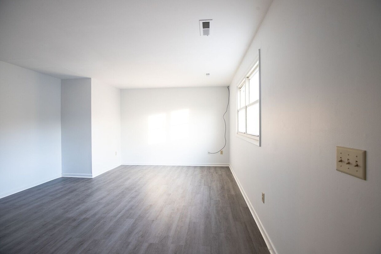 Building Photo - Coming Soon -  Cozy 3 Bedroom, 1 Bath Town...