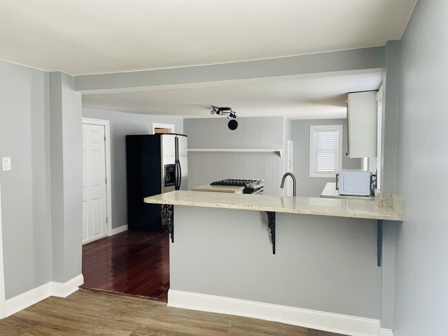 Foto del edificio - 1272 W Shore Rd