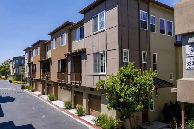 Foto del edificio - Coming soon - 2Bed/2.5Bath TOWNHOUSE FOR RENT IN MILPITAS - $3,850/mo