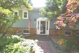 Building Photo - 76 E Rogues Path