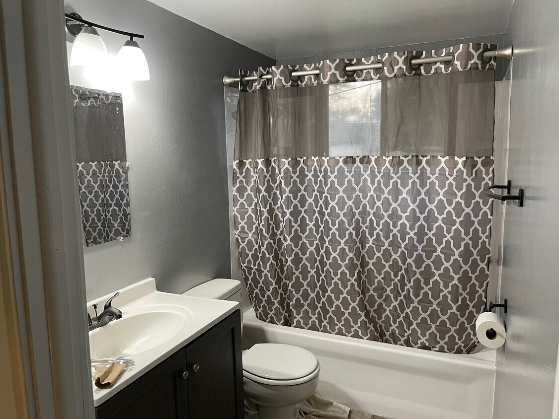 Bathroom - 321 Hoyt Ave E