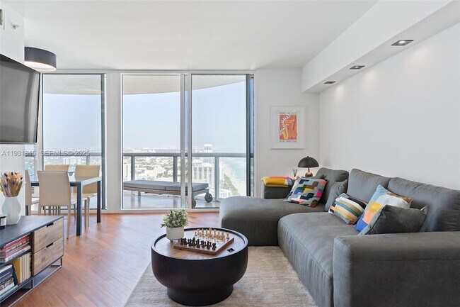 Foto del edificio - 6365 Collins Ave