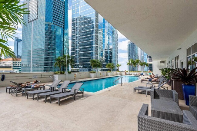 Foto del edificio - 1200 Brickell Bay Dr
