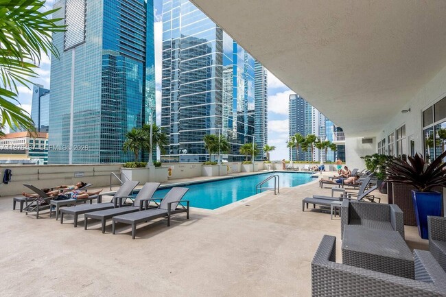 Building Photo - 1200 Brickell Bay Dr