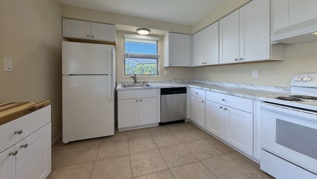 Building Photo - 8026 Brighton Dr