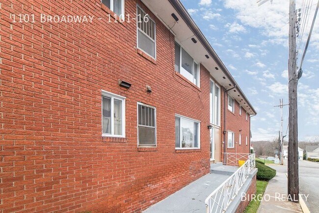 Building Photo - A Cozy 1 Bed/1 Bath APARTMENT in EAST MCKE...
