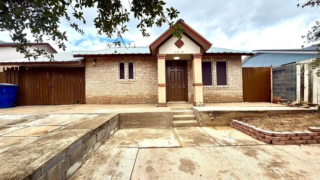 Foto del edificio - 1419 Reagan Dr