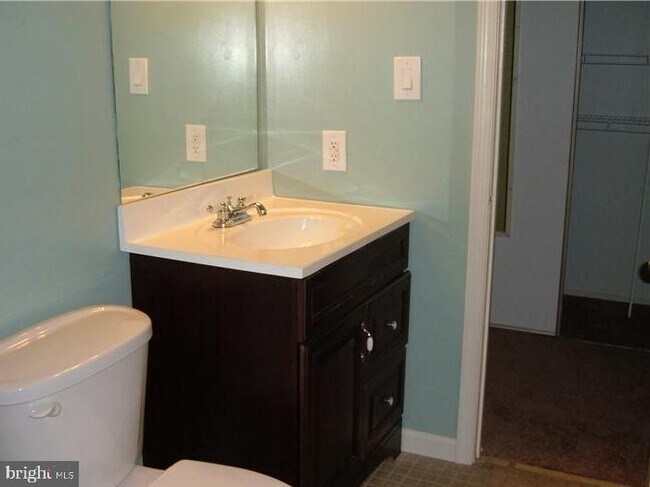 Foto del edificio - 110 N Hill Dr