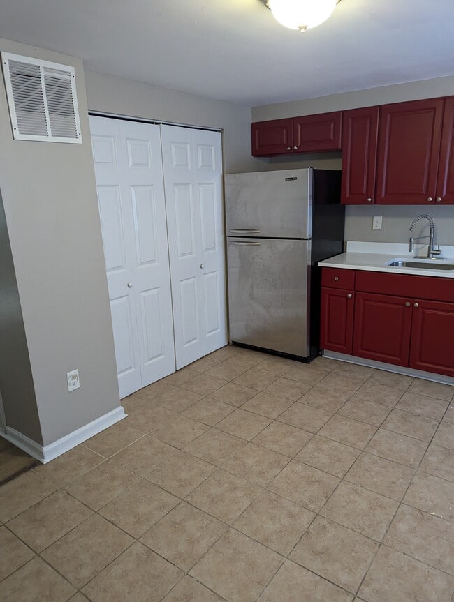 Building Photo - 1026 Fredonia Ct