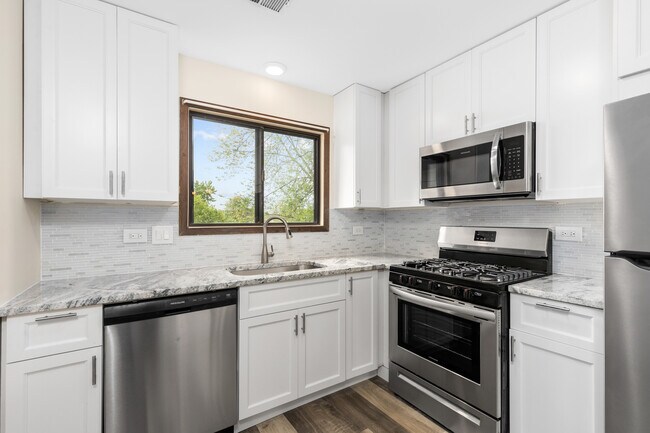 Building Photo - 923 E Tower Ct