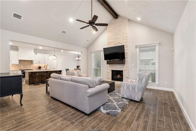 Building Photo - 4003 Crooked Creek Path