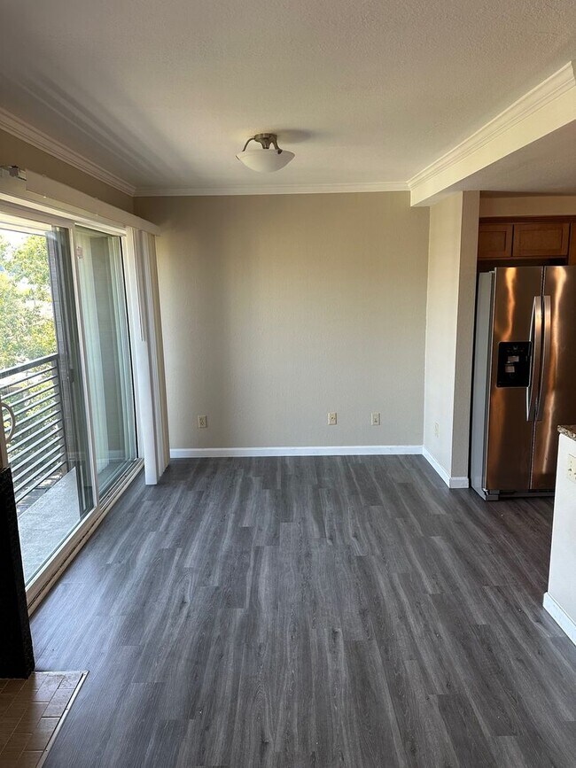 Foto del edificio - Spacious 2 Bed/2 Bath Condo in Northgate w...