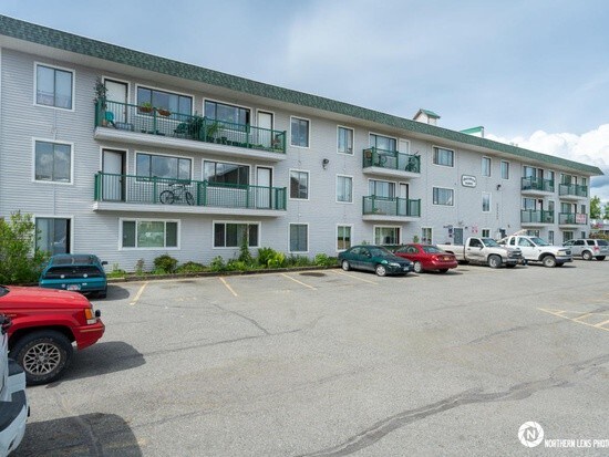Primary Photo - 3400 Eureka St