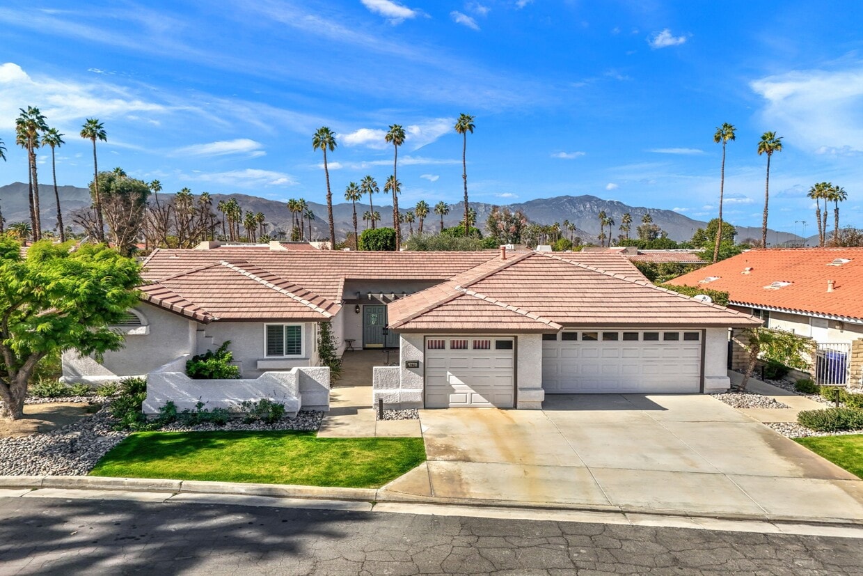 Primary Photo - 43911 La Carmela Dr
