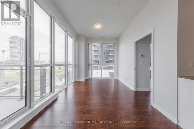 Photo du bâtiment - 75 Eglinton Ave W