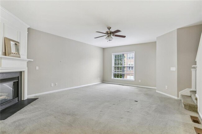 Building Photo - 4005 Edgecomb Dr
