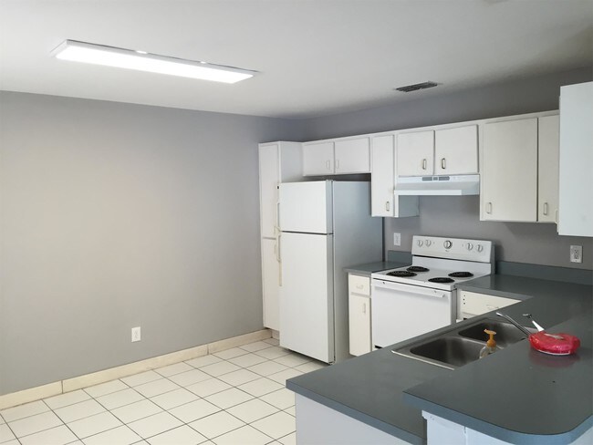 Building Photo - 1702 Palmetto Ct