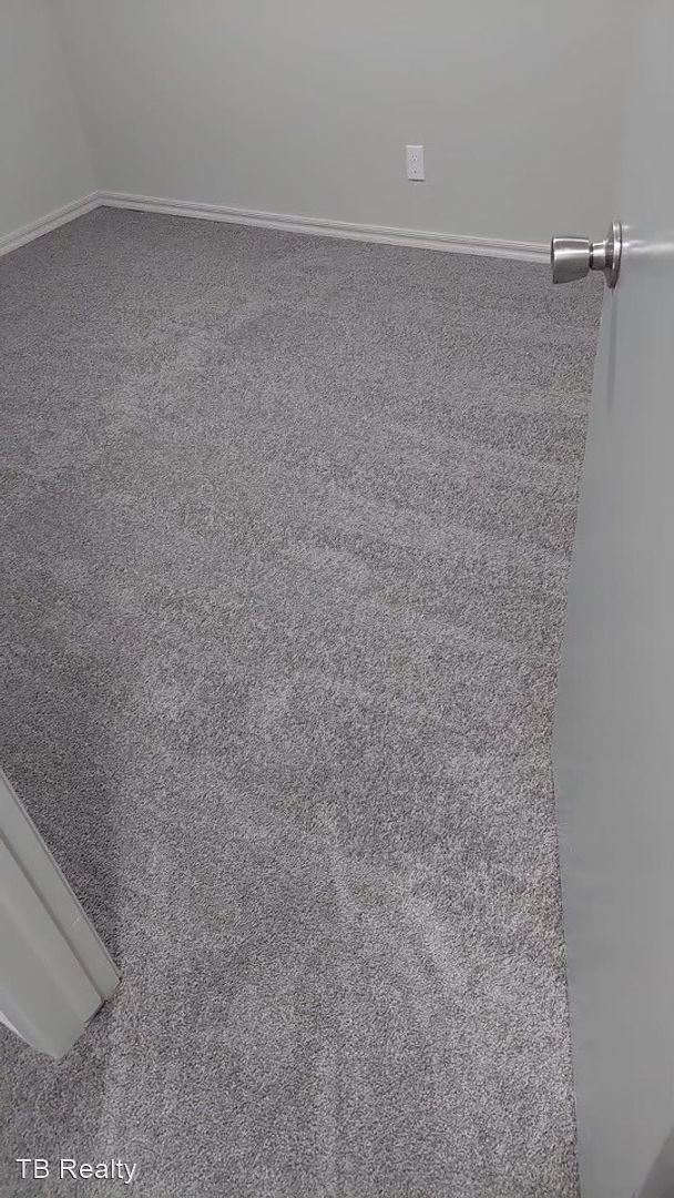 Foto del edificio - 4 br, 1 bath House - 1305 NE 34th St