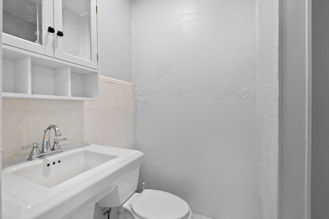 Building Photo - 626 Magnolia Ave