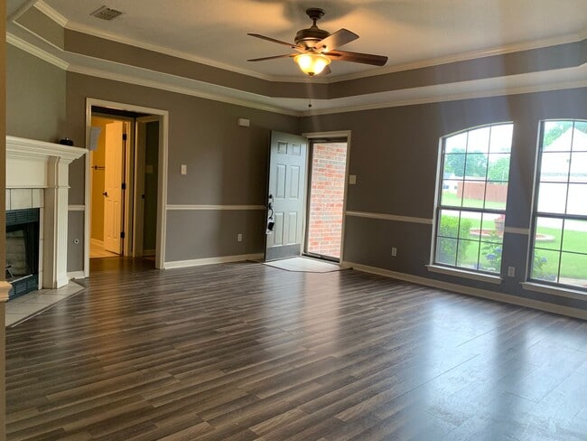 Building Photo - 11 Newcastle Dr