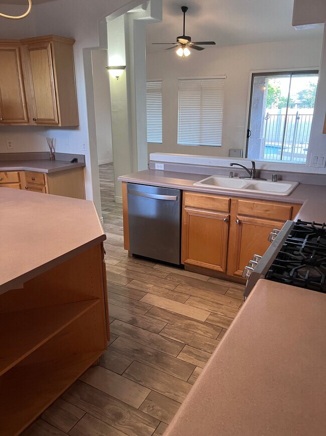 Foto del edificio - 221 E Arabian Dr