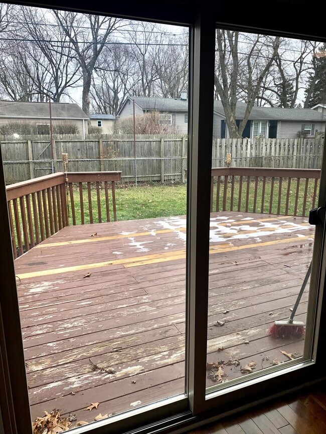 Building Photo - 3 Bedroom 1 Bath home - Quiet Area - Video...