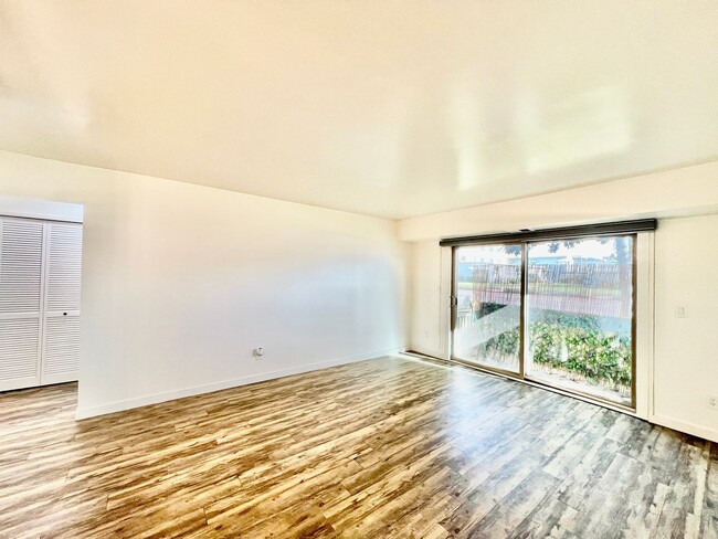 Foto del edificio - Stunning 2B/2BA condo w/ Washer/Dryer in C...