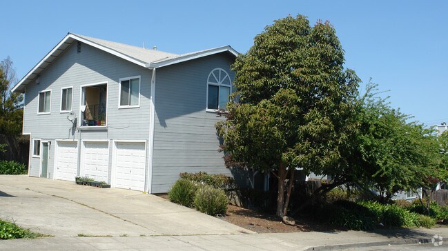 Building Photo - 1233 S 56th St