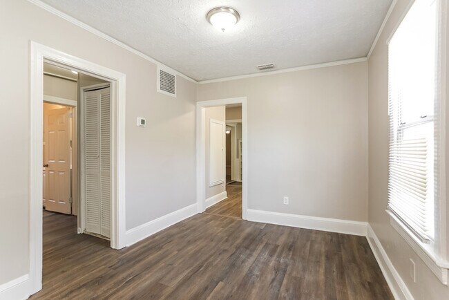 Building Photo - 6517 Sunset Dr