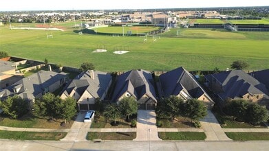 Building Photo - 28015 Castle Park Ln