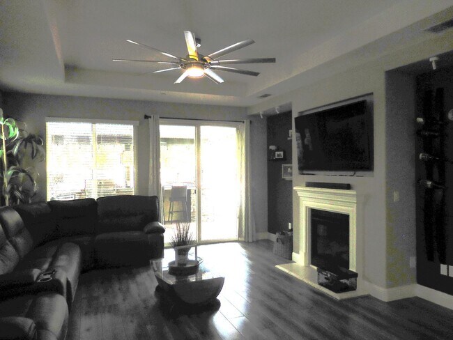 Foto del edificio - Spacious Single-Story Home with Pool, Solar & Outdoor Kitchen