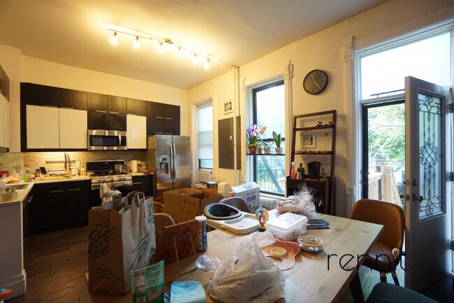 Foto del edificio - 461 Willoughby Ave
