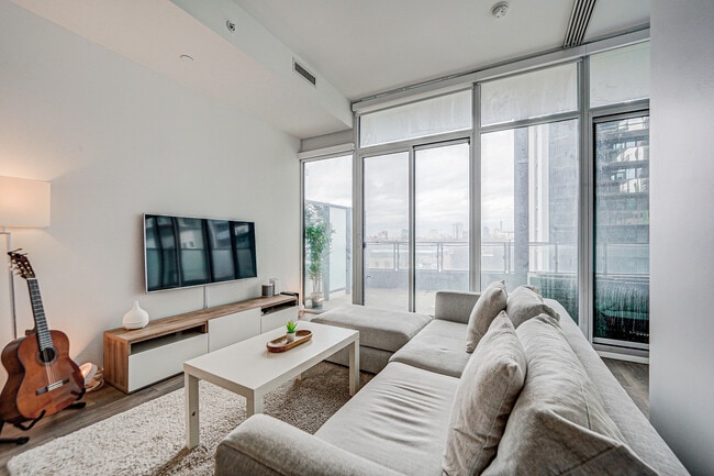 Building Photo - 125 Peter St