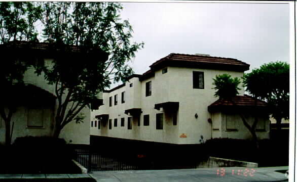Building Photo - 1324 Elm Ave