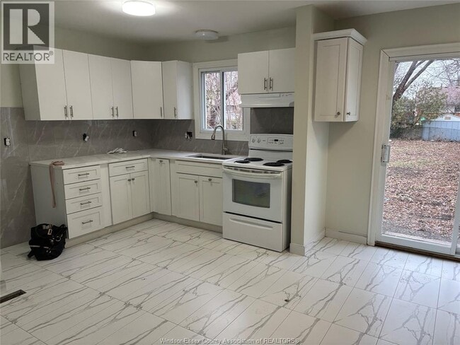 Building Photo - 3073 Coram Cres