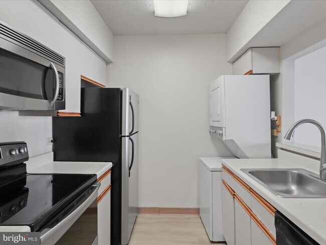 Foto del edificio - 5505 Seminary Rd