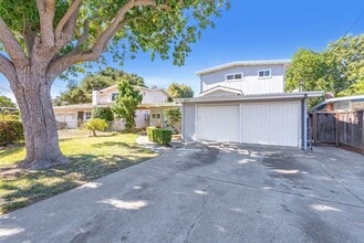 Building Photo - 2577 Gonzaga St
