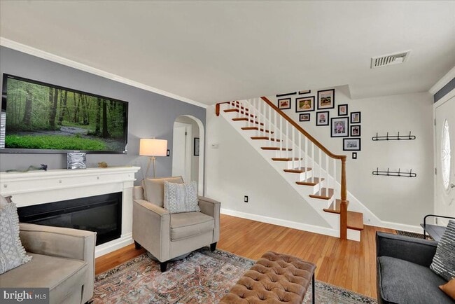 Foto del edificio - 88 E College Ave