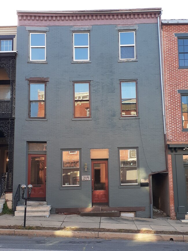 Building Photo - 212 Locust St