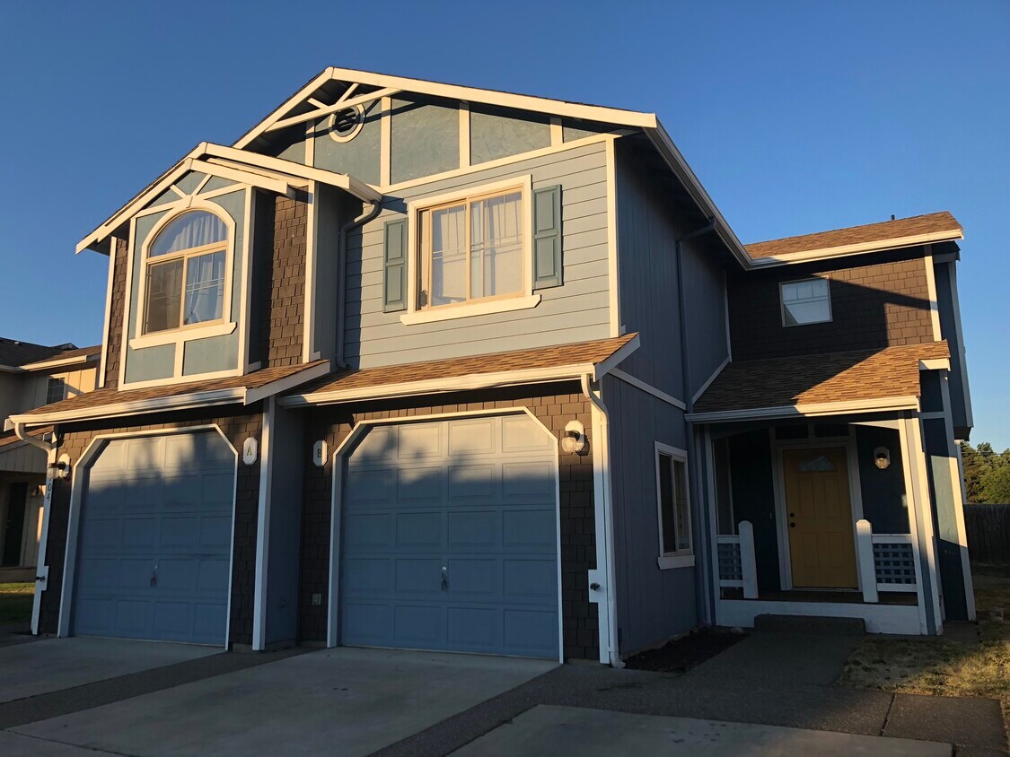 2104 North Yellowstone Ellensburg Wa 98926 Townhouse For Rent In Ellensburg Wa Apartments Com