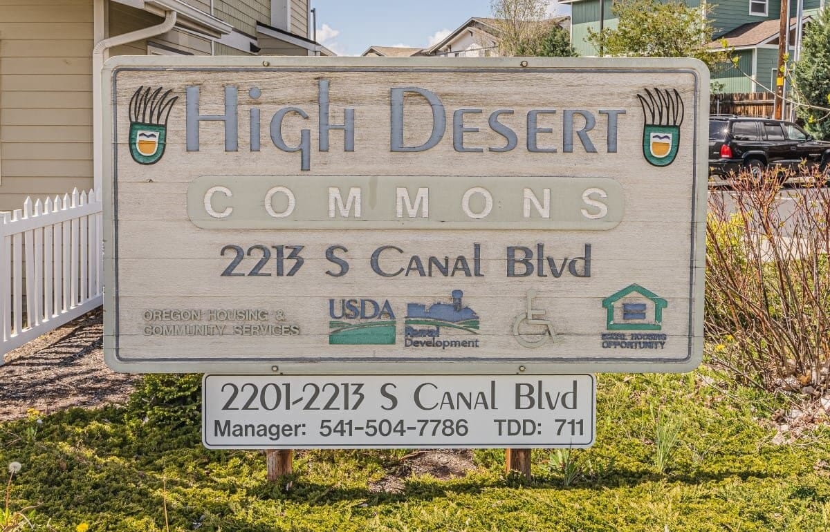 Primary Photo - 2201 SW Canal Blvd