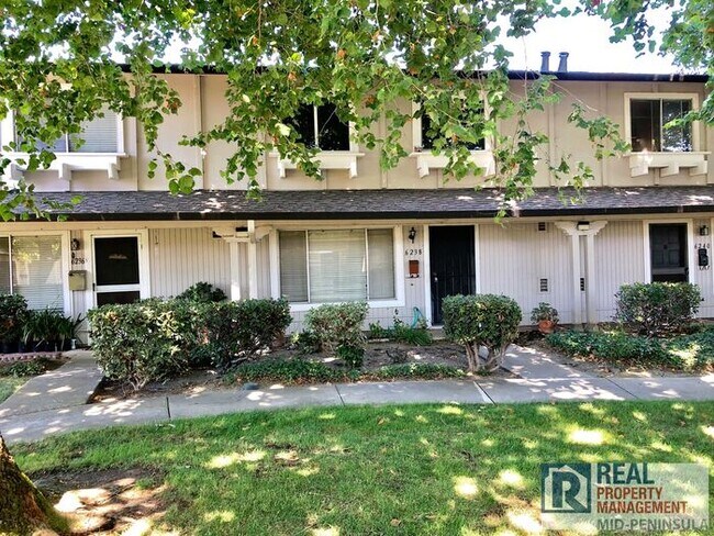 Foto del edificio - 3BR/1.5BA Condo - East Bay