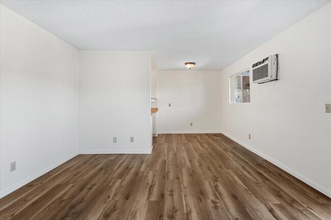 Foto del edificio - 3424 Pueblo Ave