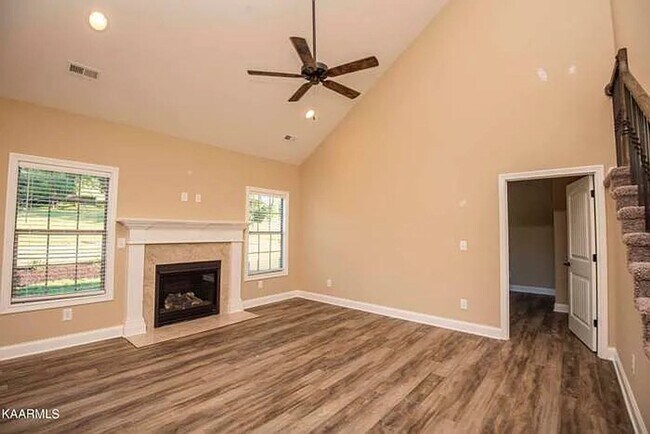 Foto del edificio - Knoxville 37931 - 4 bedroom 3.5 bath - cal...