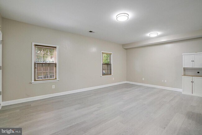 Foto del edificio - 2056 Shirlington Rd