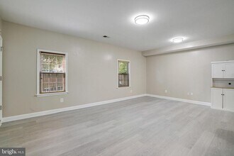Building Photo - 2056 Shirlington Rd