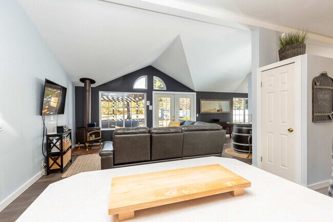 Foto del edificio - 60289 Cinder Butte Rd