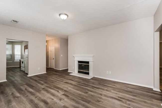 Building Photo - 2413 Wildwood Ln